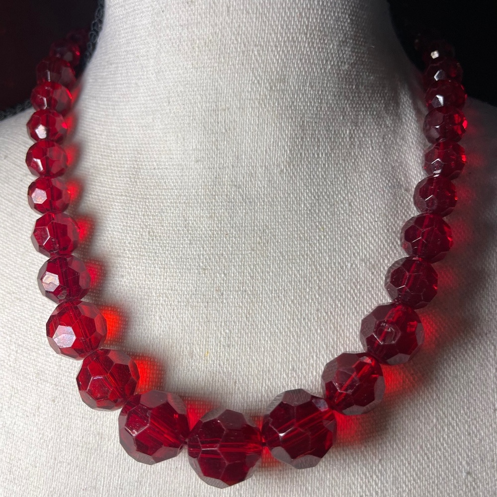 Single Red Plastic Beads Necklace